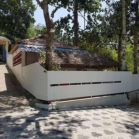 Ponmudi Valley Resorts Екстериор снимка